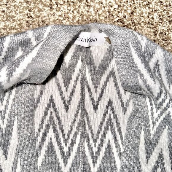 Calvin Klein Womens Grey White Pattern Scarf Shawl - Picture 8 of 8